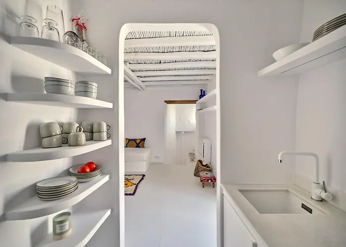 Center - Cycladic House On 3 Levels *